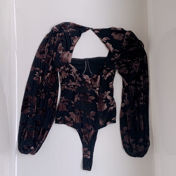 ASTR Two To Tango Floral Velvet Bodysuit - Picture 4 of 7